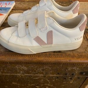 Women’s Vera Recife Sneaker 8